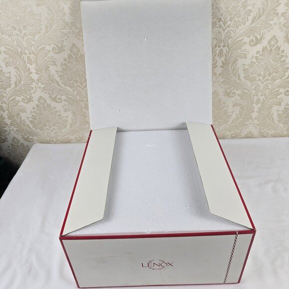 Lenox Holiday Open Weave Bread Basket Porcelain Cream Holly & Berries IOB - Picture 10 of 12